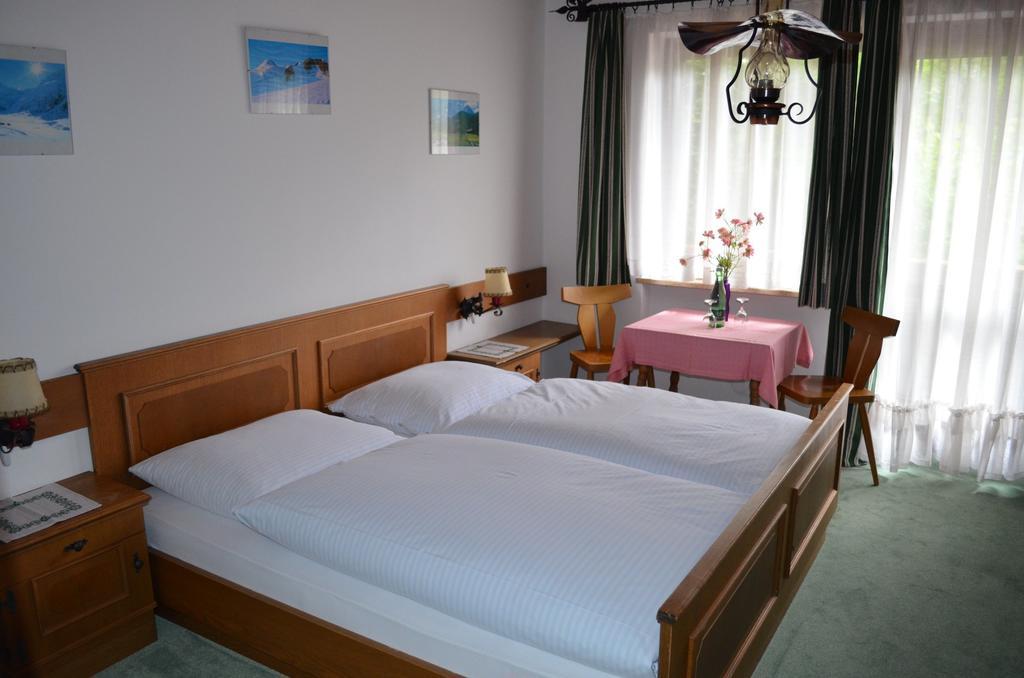 Hotel Alpengasthof D\u00F6llerhof Abtenau Zimmer foto